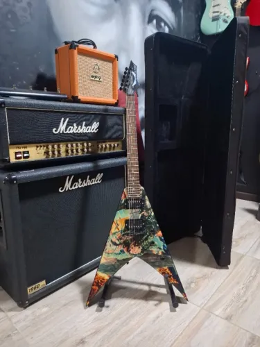 Guitarra Dean Dave Mustaine United Abomination