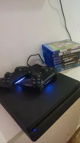Vendo play station 4 em perfeito estado, 2 controles e 8 jogos