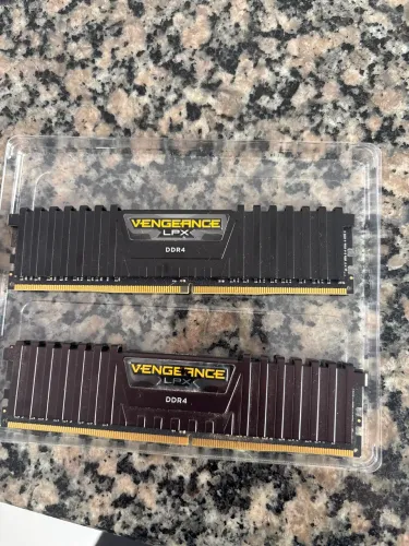 Vendo memória ram ddr4 2666mhz vengeance lpx corsair 