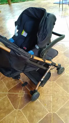 Carinho com Bebê conforto Zap preto e cobre
