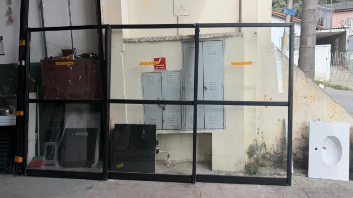 Porta balcão preta linha Gold