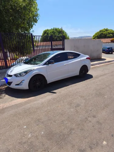 Hyundai Elantra GLS 2.0 16V Flex Aut. 2014