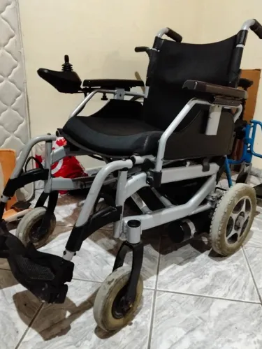Cadeira rodas motorizada