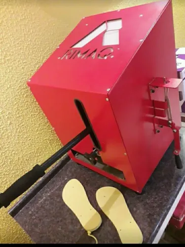 Máquina de fazer Chinelo