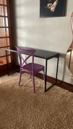 Mesa industrial e cadeira