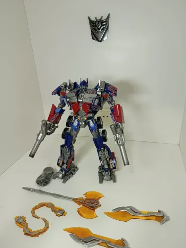 Optimus Prime Masterpiece upscaled K.O.