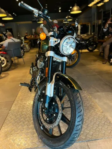 ROYAL ENFIELD SUPER METEOR 650 INTERSTELLAR GREEN