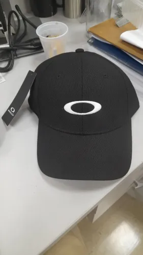 Boné Oakley Novo