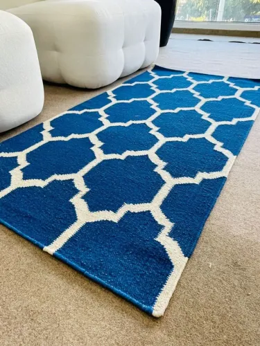 Tapete kilim da tapeçaria inglesa marinho e branco 1.20 x 1.70