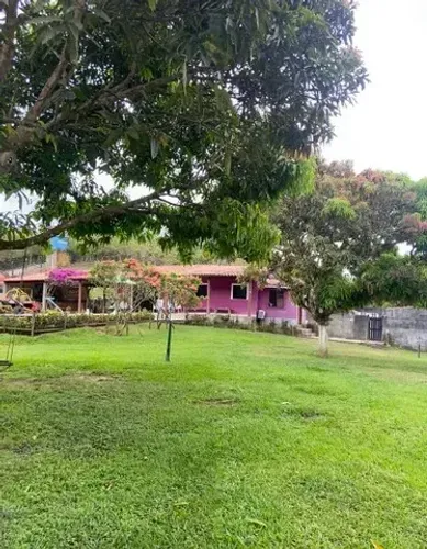 EXCELENTE SÍTIO 5000M² COM 4/4, PISCINA E ÁREA GOURMET E PLACA SOLAR