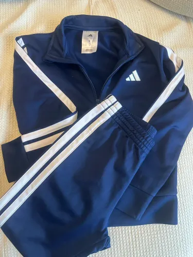 Conjunto adidas infantil novo