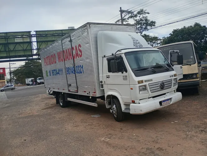 Caminhão Volkswagen 8-120