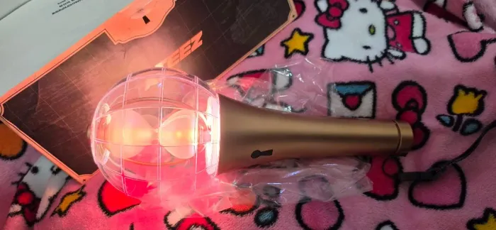 ATEEZ lightstick lightiny segunda versão 2 c/ amassado na caixa!!