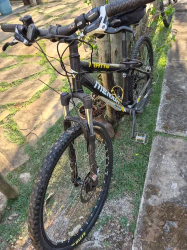 Bicicleta Mérida câmbio shimano Deore de 27V