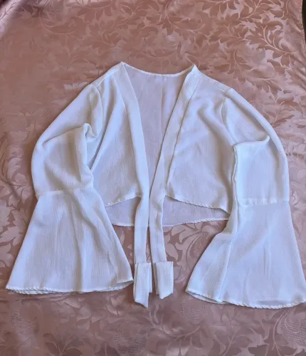 lote 2 bodys e 1 cropped ciganinha