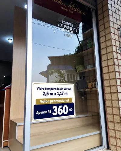 Vendo barato vidro de vitrine ,desocupar espaço