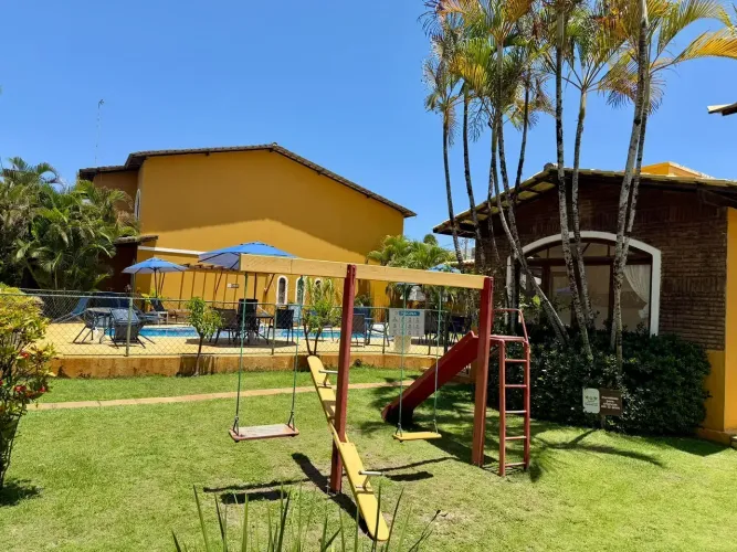 Excelente casa em condomínio fechado em Villas do Atlântico e localização privilegiada!