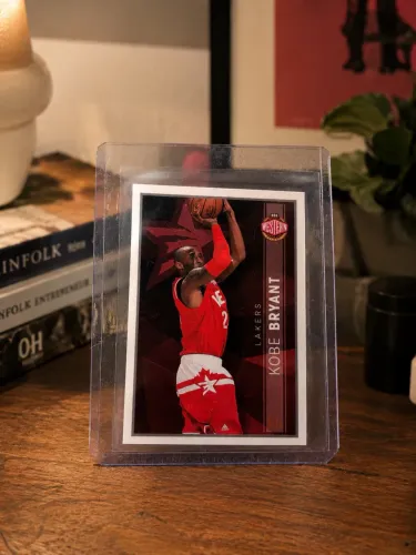 Kobe Bryant - NBA Sticker Collection 2016-17 Panini #380