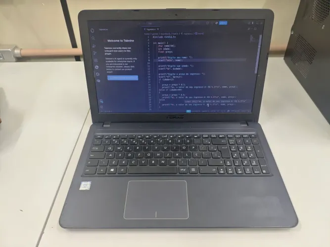 Notebook ASUS VivoBook | Intel Core i3 7ª Gen | 4GB RAM | SSD 240GB | Muito Rápido!