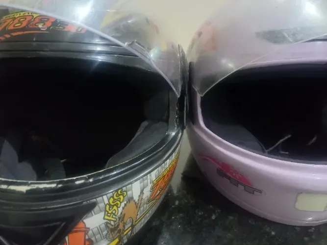 2 Capacetes de motocicleta 