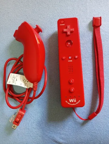 Par de controles vermelhos Nintendo Wii 