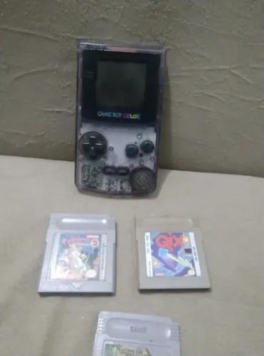 Vendo game boy color com 3 fitas