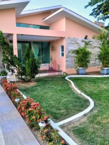 Casa em Condomínio em Aldeia 3 Qrts sendo 2 Suítes 180m