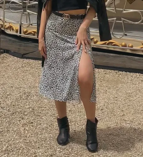Saia midi com fenda estampada 