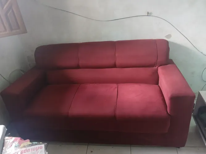 Estou Vendendo 2 Sofás usados porém, bem conservado, sem rasgos ou furos.