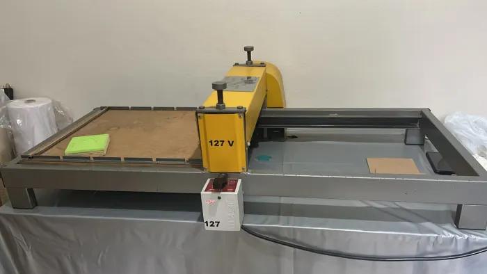 Máquina profissional de corte e vinco