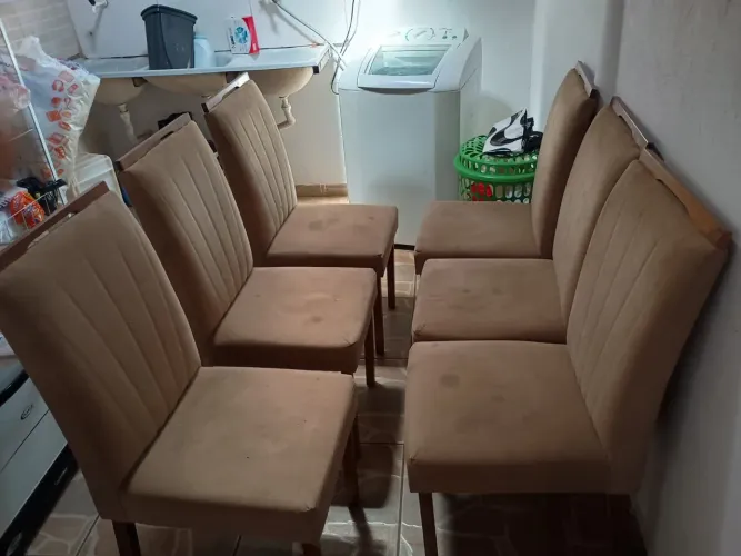 6 Cadeiras  com a mesa sem o vidro 