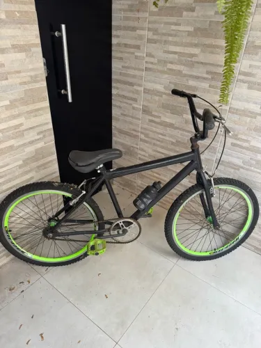 Bicicleta Aro 20 Estilo Cross / BMX - Comprada Nova e Pouco Usada 