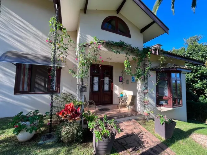 Sobrado para alugar em Vinhedo, Condomínio Bosque das Araras, com 5 quartos, com 300 m²