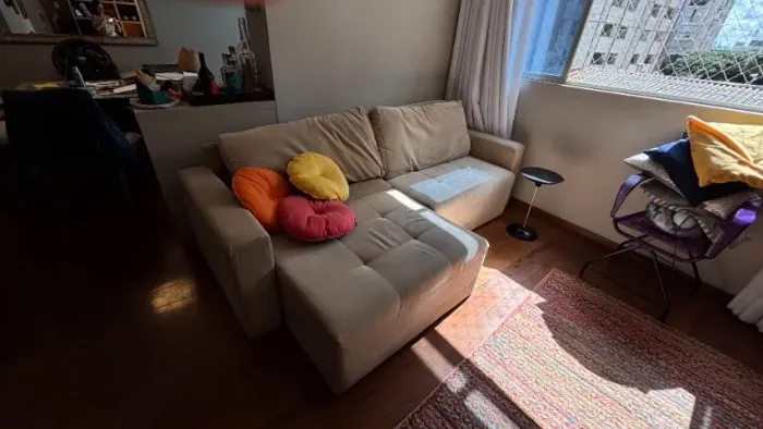 SOFÁ RETRATIL EM ÓTIMO ESTADO