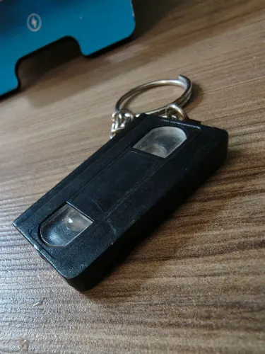 Chaveiro fita VHS antigo