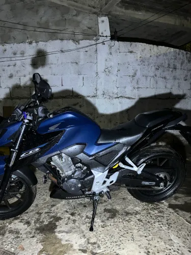 HONDA CB 300F 2025 AZUL ABS - ÚNICO DONO