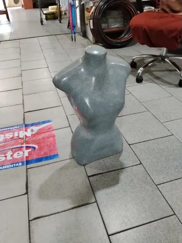 Busto Feminino Cinza