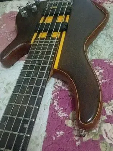baixo Tagima 5 cordas 