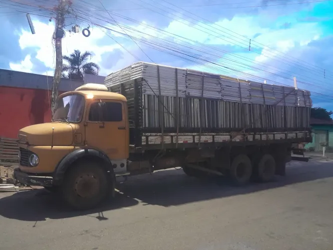 Caminhao de transporte pesado 