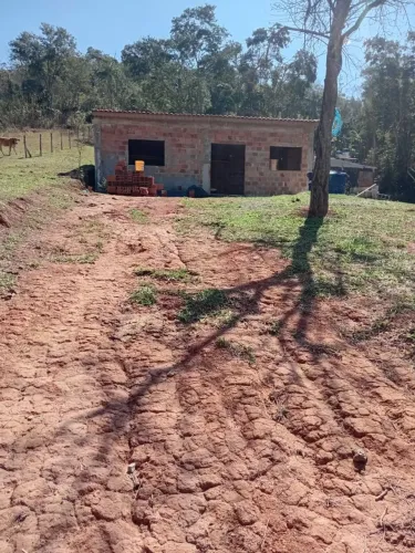 Casa semi pronta em Guararema - Divisa com Santa Branca. Terreno de 500 Mts2 Rural