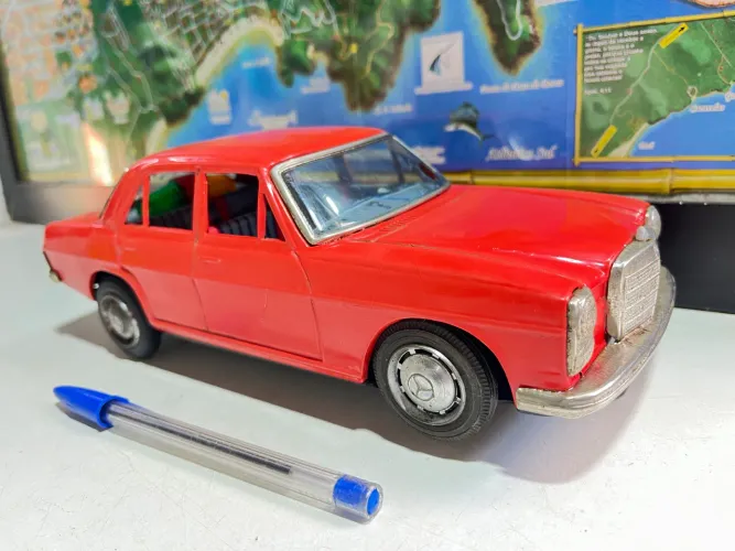 Carrinho de lata antigo anos 60