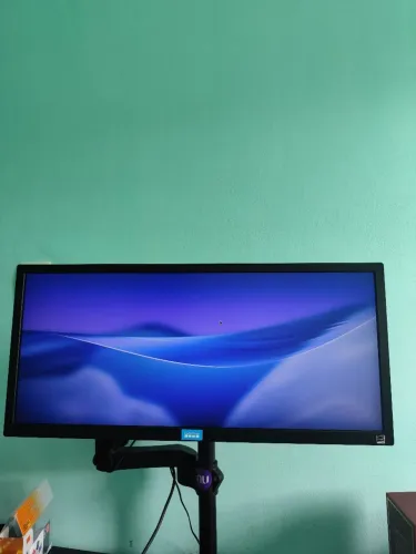 monitor LG ultrawide 27p IPS com suporte articulado e cabo HDMI