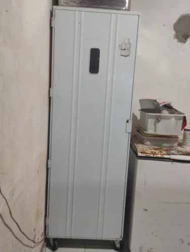 Vendo armário de padaria com telas