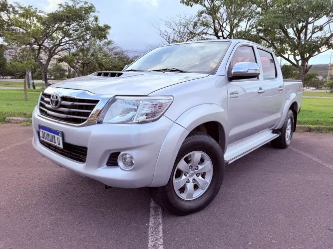 Toyota Hilux CD SRV D4-d 4X4 3.0 TDI Diesel AUT 2013