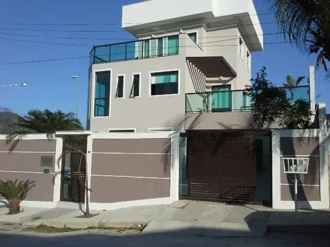 Casa (Em condomínio), com 4 quartos e 6 banheiros para Aluguel, 375 m² em Niterói/RJ