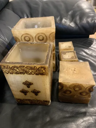 Conjunto com 2 suportes de vela e 3 velas lindos com acabamento em betume