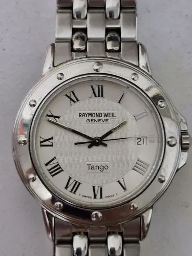Relógio Raymond Weil coleção tango com vidro de safira