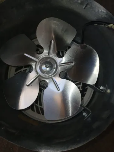 Exaustor Ventisol semi novo, usado um mês..