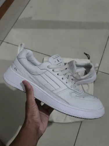 Tenis reserva hero