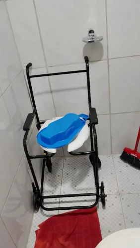 Vende_se cadeira de rodas semi-nova